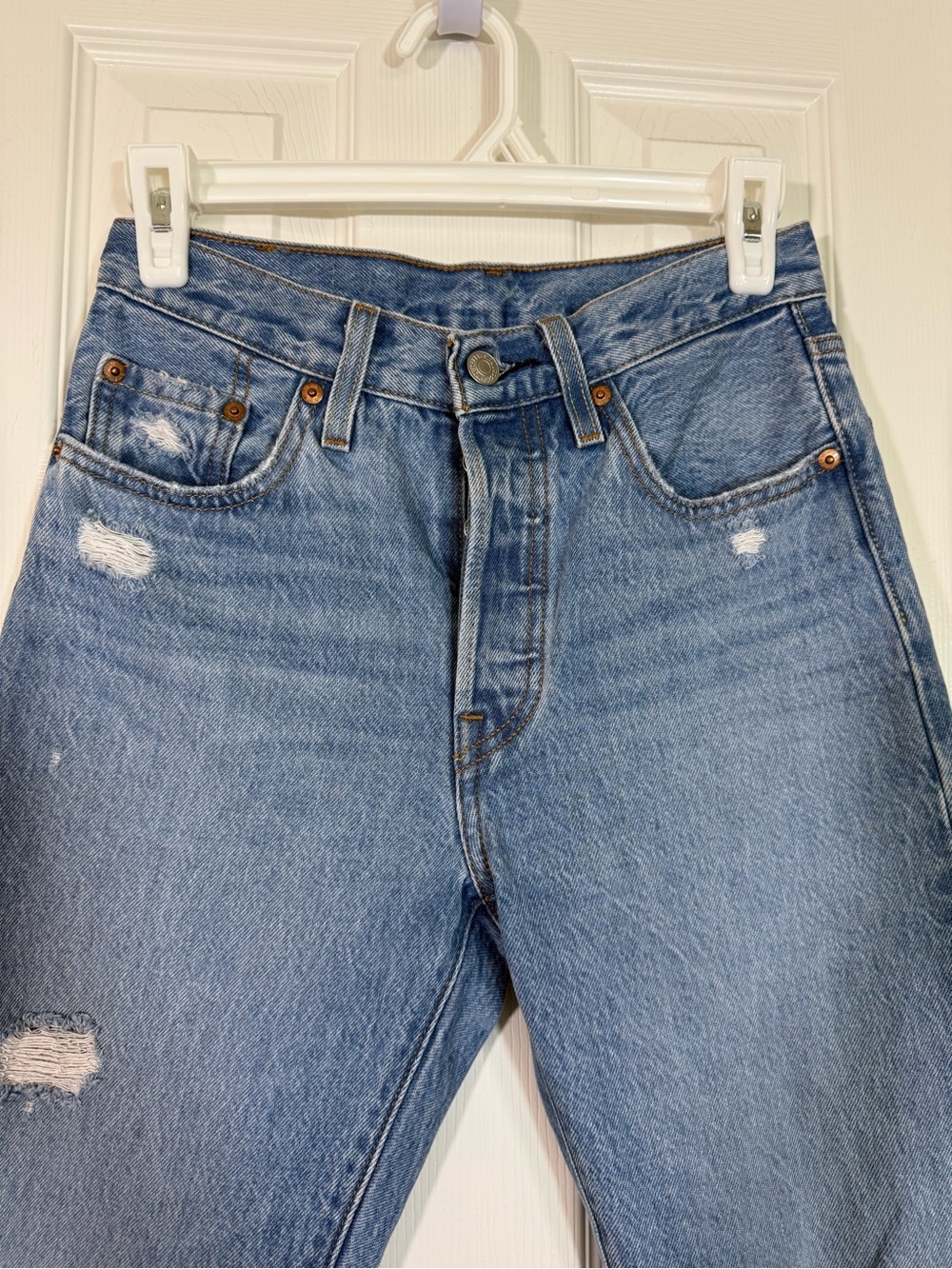 Levi's 501 Distressed Straight Leg Jeans Light Wash Button Fly Women’s 24x26 - Picture 2 of 16